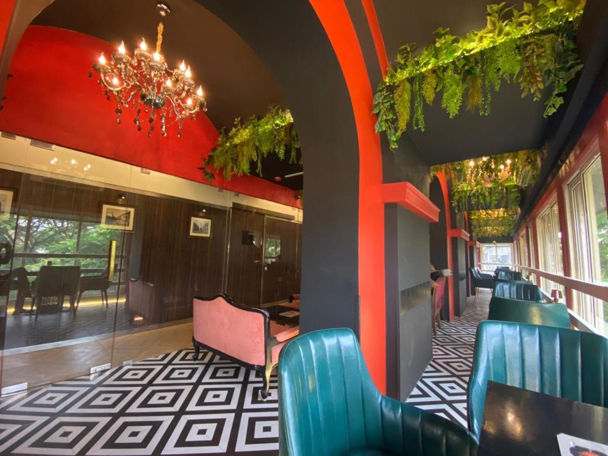 Gulf Hotel Mumbai- The Boutique Hotel Colaba Mumbai Exterior foto
